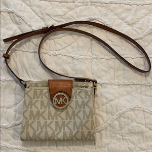 Micheal Kors crossbody bag